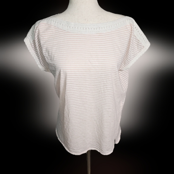 Rose and Olive Striped Pink and White with Crochet Detail Women's Casual Top Lg - Picture 2 of 11